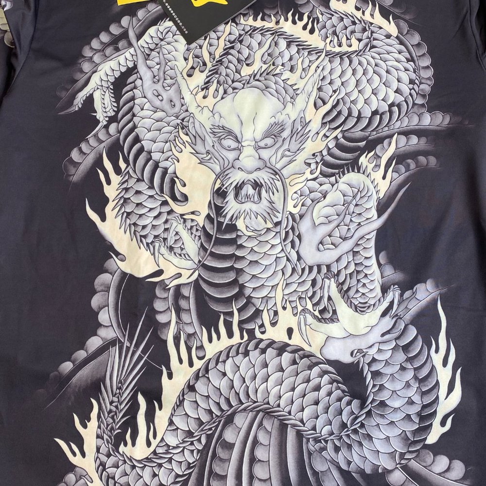 YMX by Yellowman Mens White Dragon Tattoo Graphic Long Sleeve Tee  XL 2X NWT